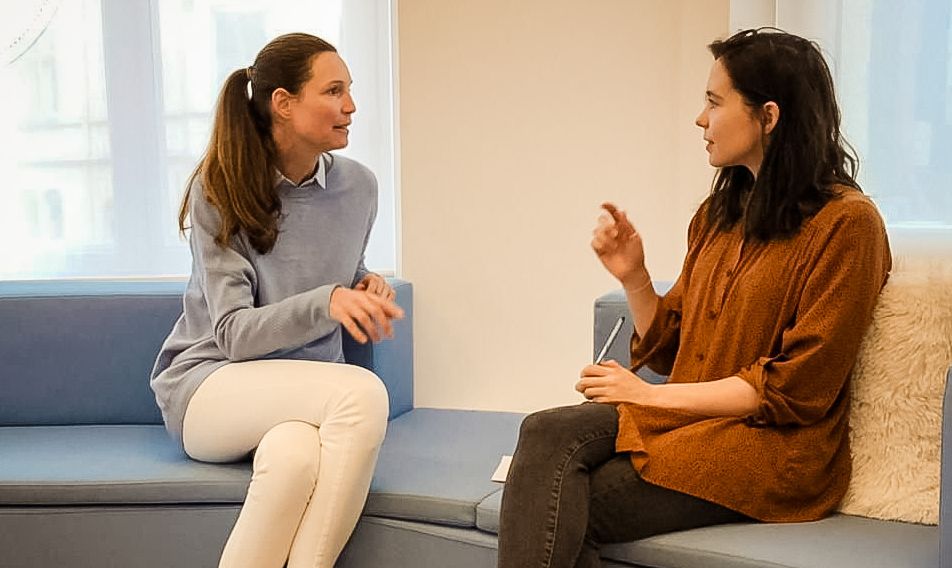Dr. Heike Siekmann im Gespräch mit den Zahnarzt-Helden