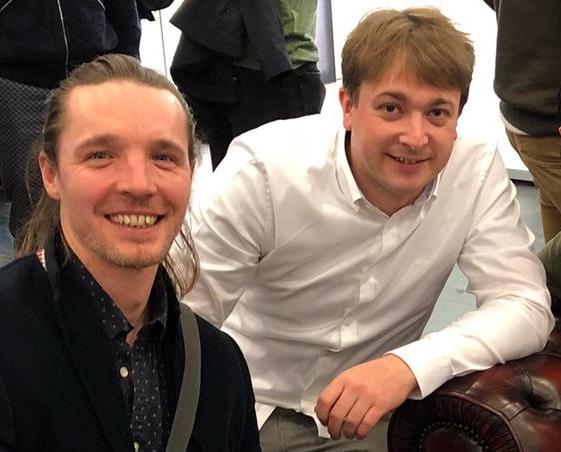 Zahnarzt Aleksej Sartison mit Praxisausstatter Markus Hinterthür